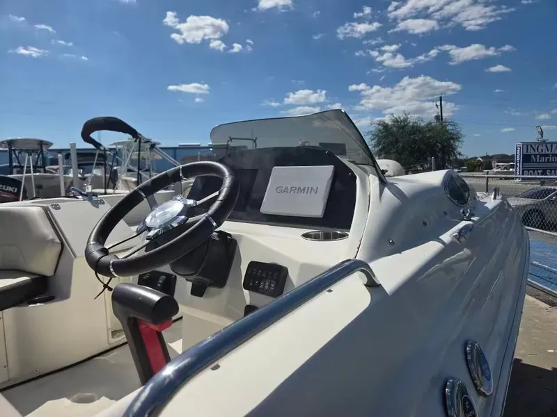 Slide: The Image of Stingray 212 SC 2024 - 8