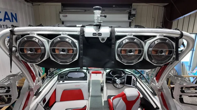 Slide: The Image of MasterCraft XStarS 2022 - 15
