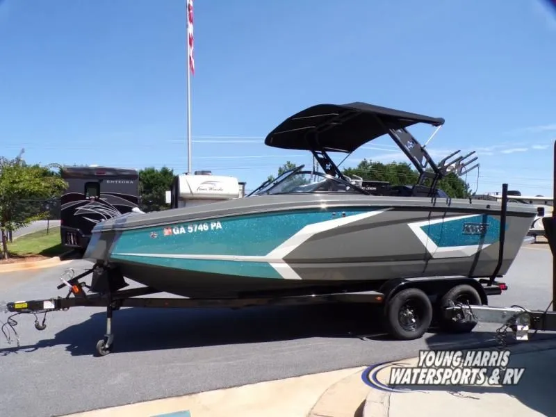 Slide: The Image of Heyday Wake Boats WT-2DC 2023 - 1