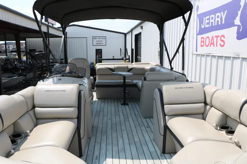 Slide: The Image of Berkshire 22 CL Sts 2017 - 17