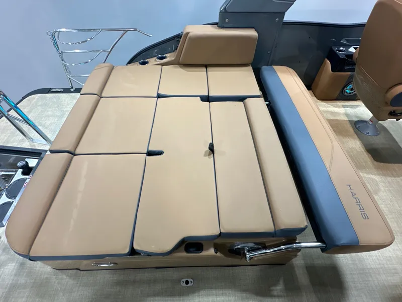 Slide: The Image of Harris Grand Mariner 250 2026 - 10