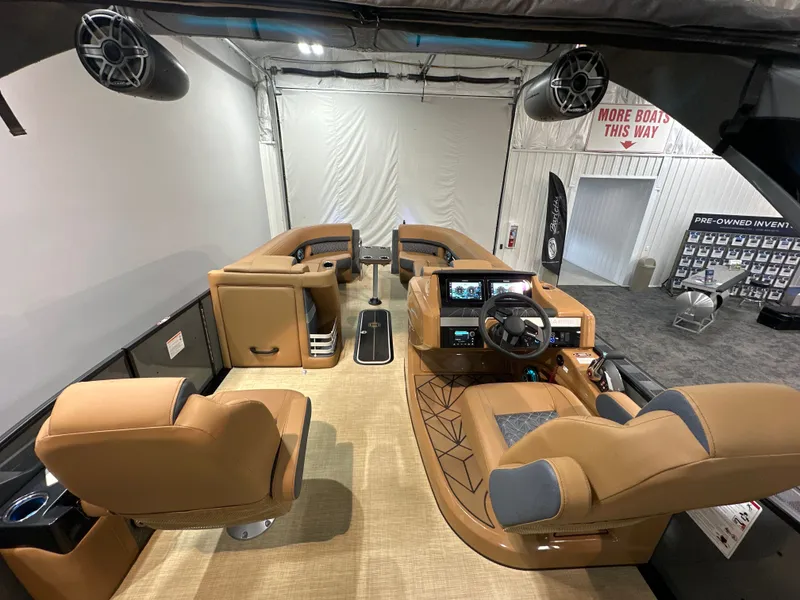 Slide: The Image of Harris Grand Mariner 250 2026 - 13