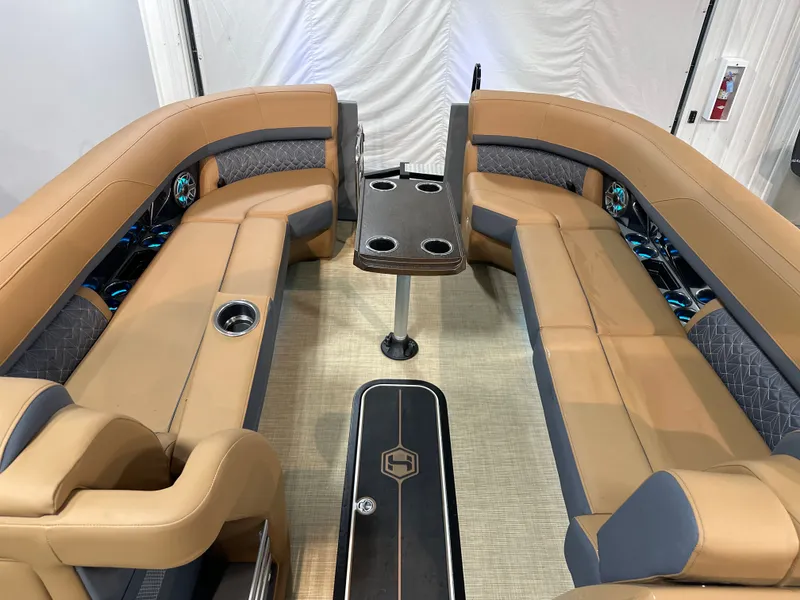 Slide: The Image of Harris Grand Mariner 250 2026 - 15