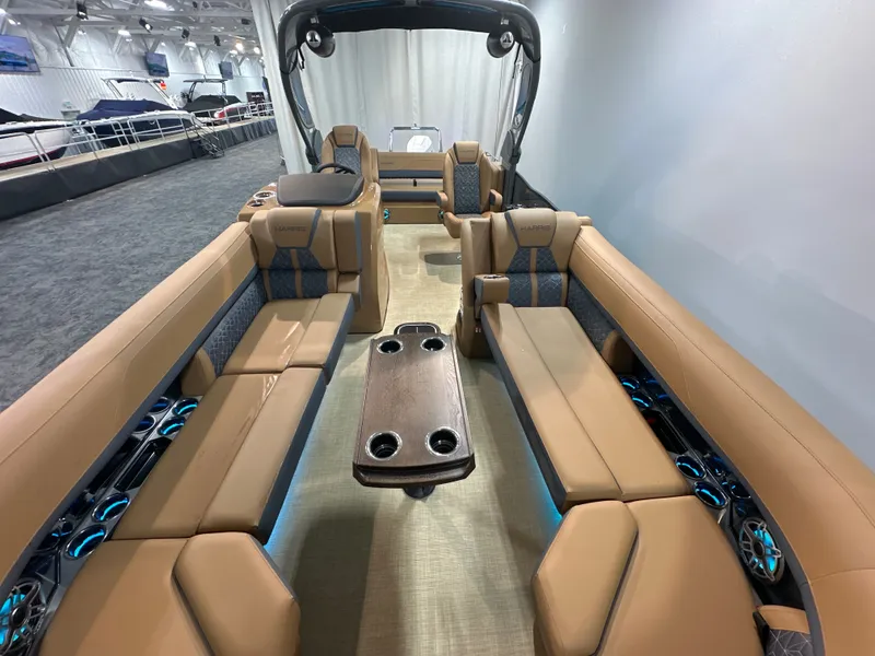 Slide: The Image of Harris Grand Mariner 250 2026 - 18