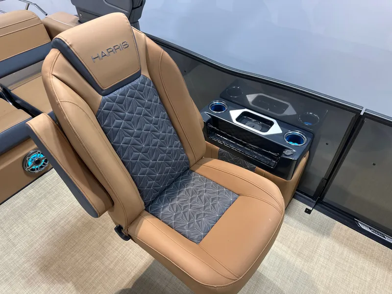 Slide: The Image of Harris Grand Mariner 250 2026 - 19