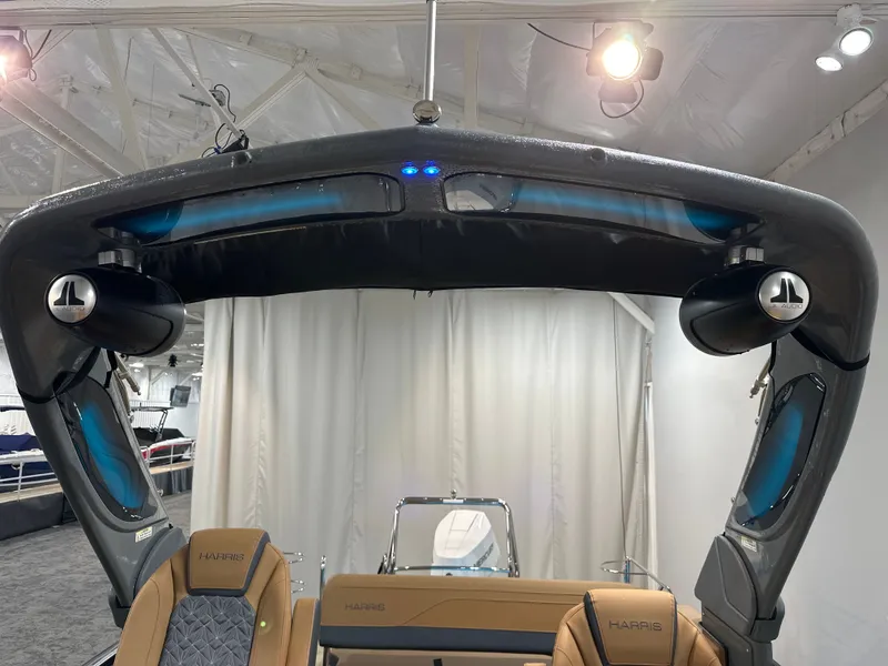 Slide: The Image of Harris Grand Mariner 250 2026 - 25