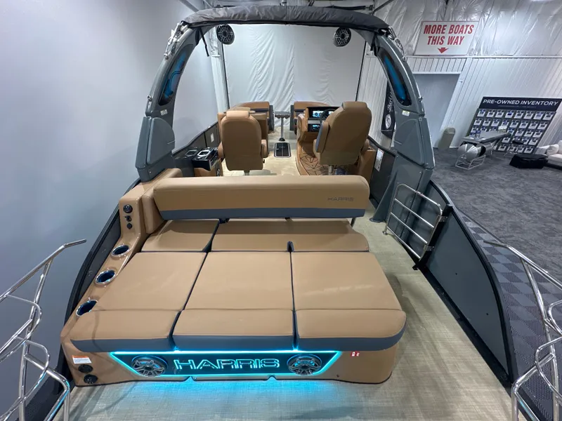 Slide: The Image of Harris Grand Mariner 250 2026 - 7