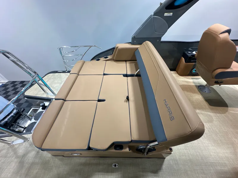 Slide: The Image of Harris Grand Mariner 250 2026 - 8