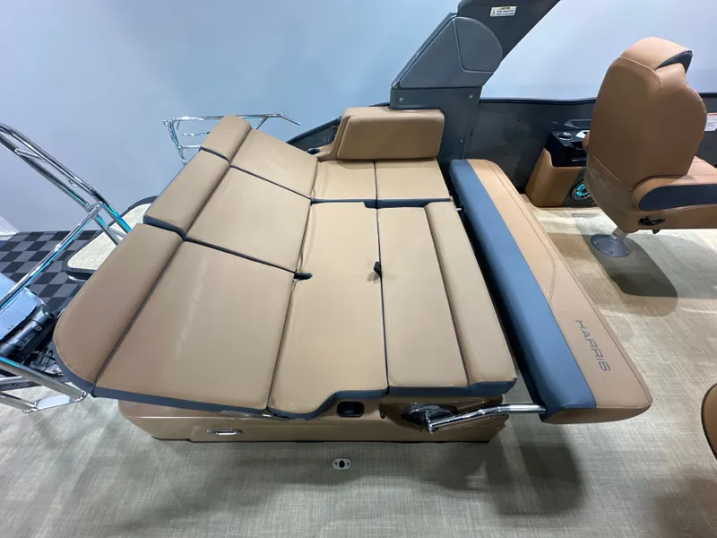 Slide: The Image of Harris Grand Mariner 250 2026 - 9