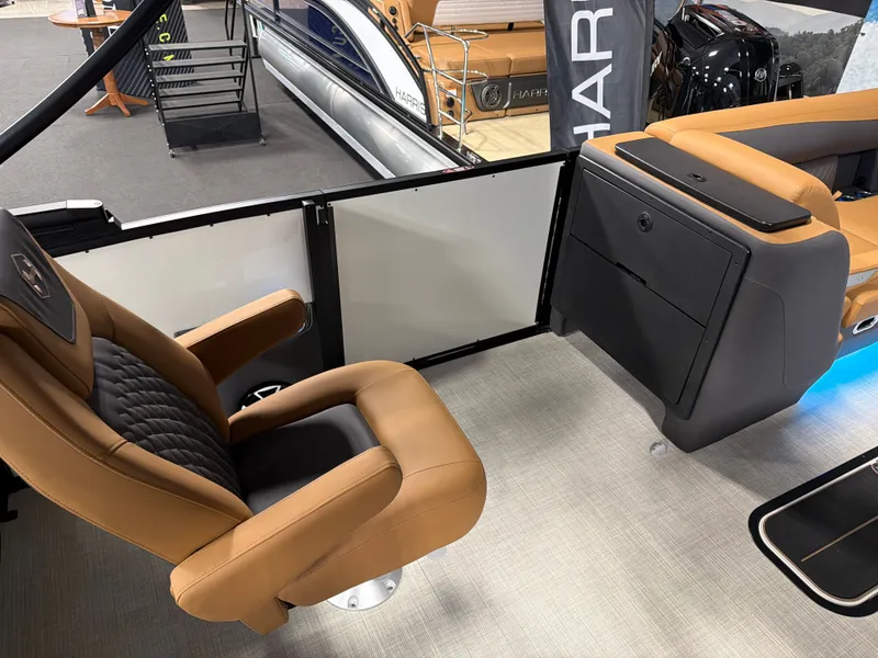 Slide: The Image of Harris Sunliner 250 2026 - 10