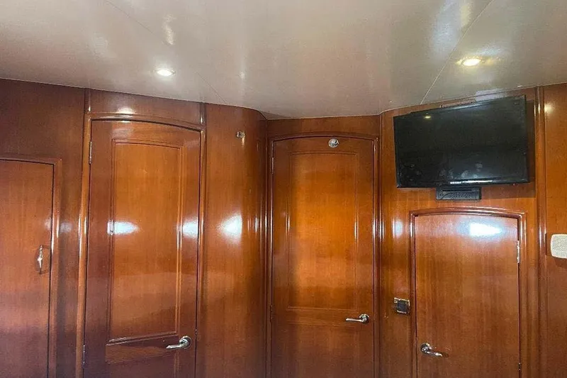 Slide: The Image of Interior of 2004 Carver 570 Voyager VIP quarters - 21