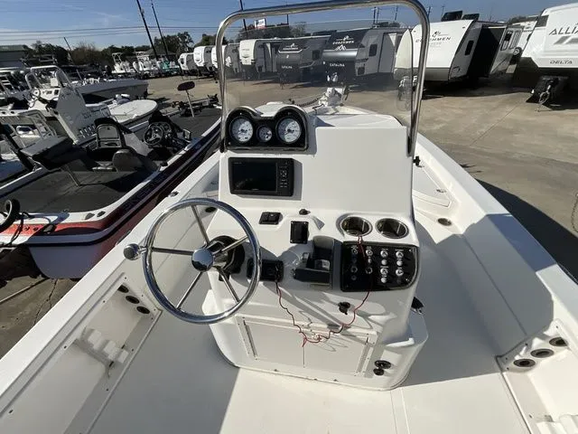 Slide: The Image of NauticStar 2200 Sport 2016 - 17