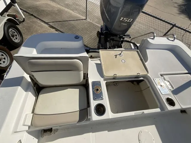 Slide: The Image of NauticStar 2200 Sport 2016 - 21