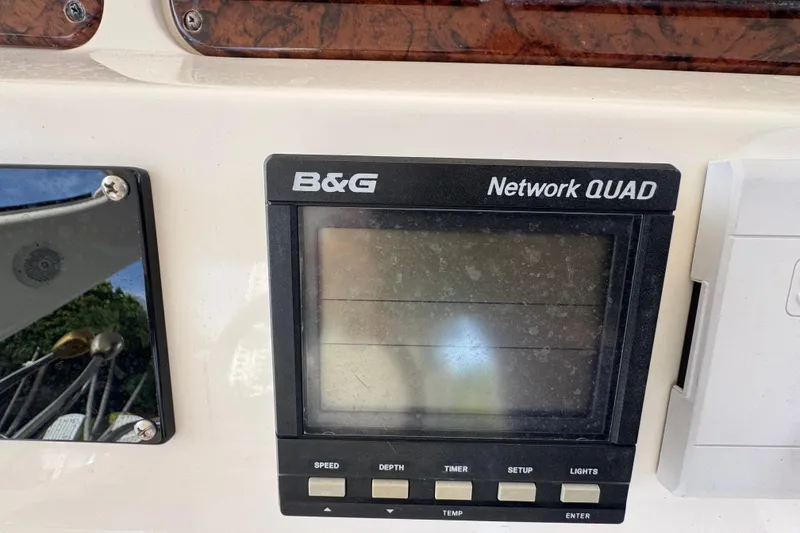 Slide: The Image of B&G Network QUAD display on 1998 Sea Ray 480 Sedan Bridge yacht dashboard. - 22