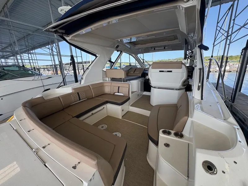 Slide: The Image of Sea Ray Sundancer 350 Coupe 2017 - 12