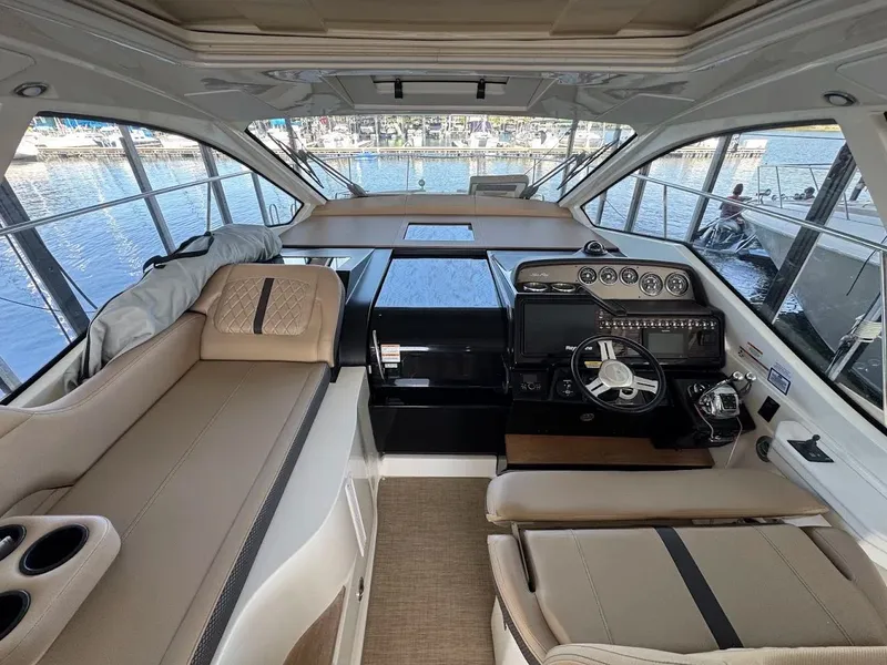 Slide: The Image of Sea Ray Sundancer 350 Coupe 2017 - 16