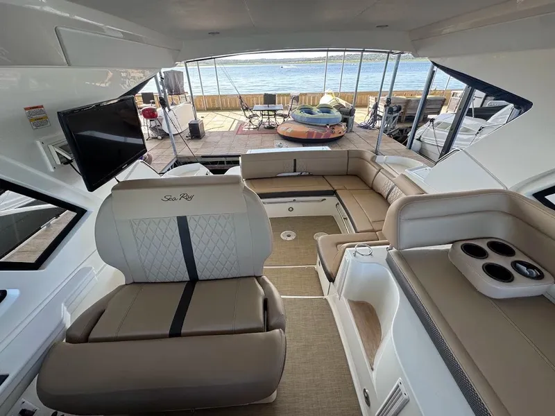 Slide: The Image of Sea Ray Sundancer 350 Coupe 2017 - 17