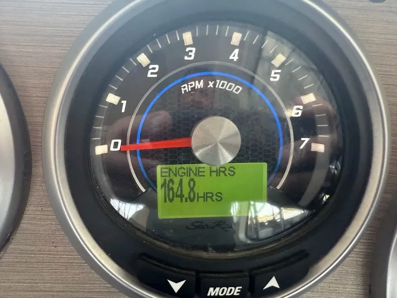 Slide: The Image of Sea Ray Sundancer 350 Coupe 2017 - 20