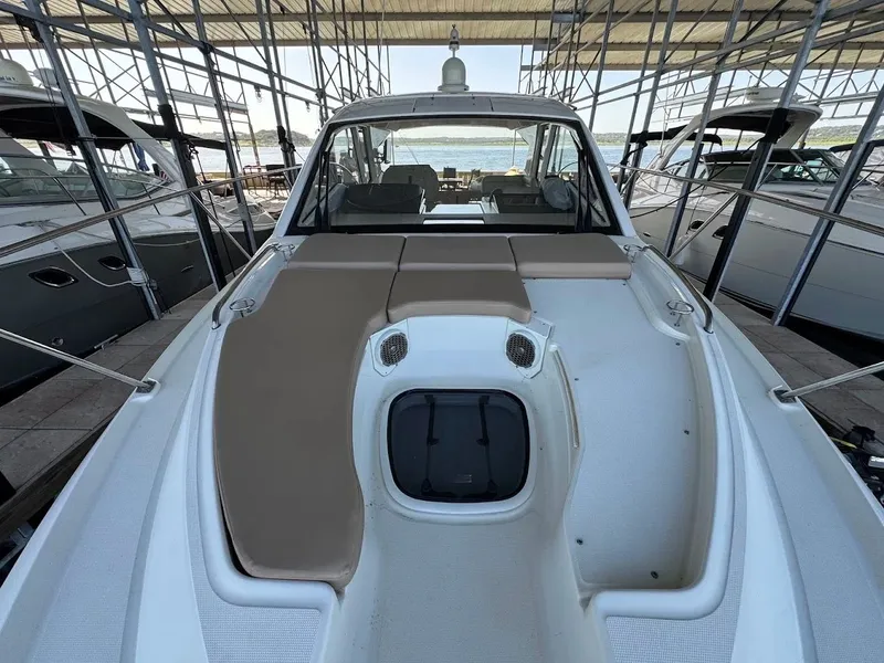 Slide: The Image of Sea Ray Sundancer 350 Coupe 2017 - 25