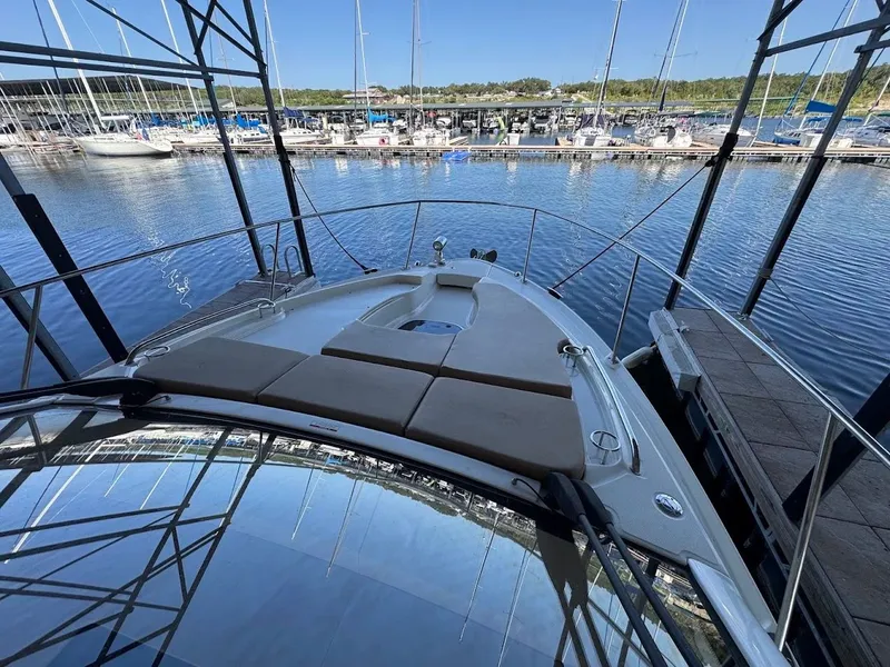 Slide: The Image of Sea Ray Sundancer 350 Coupe 2017 - 26