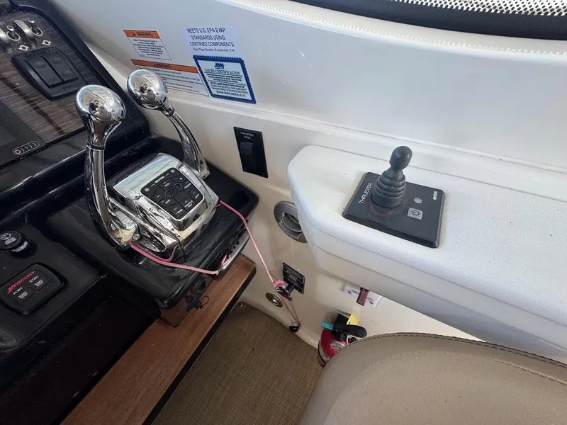 Slide: The Image of Sea Ray Sundancer 350 Coupe 2017 - 31