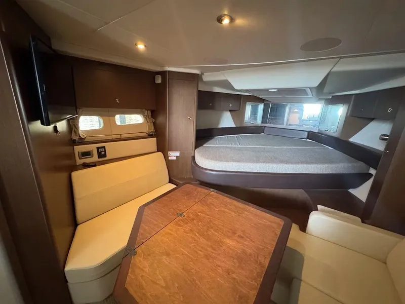 Slide: The Image of Sea Ray Sundancer 350 Coupe 2017 - 35