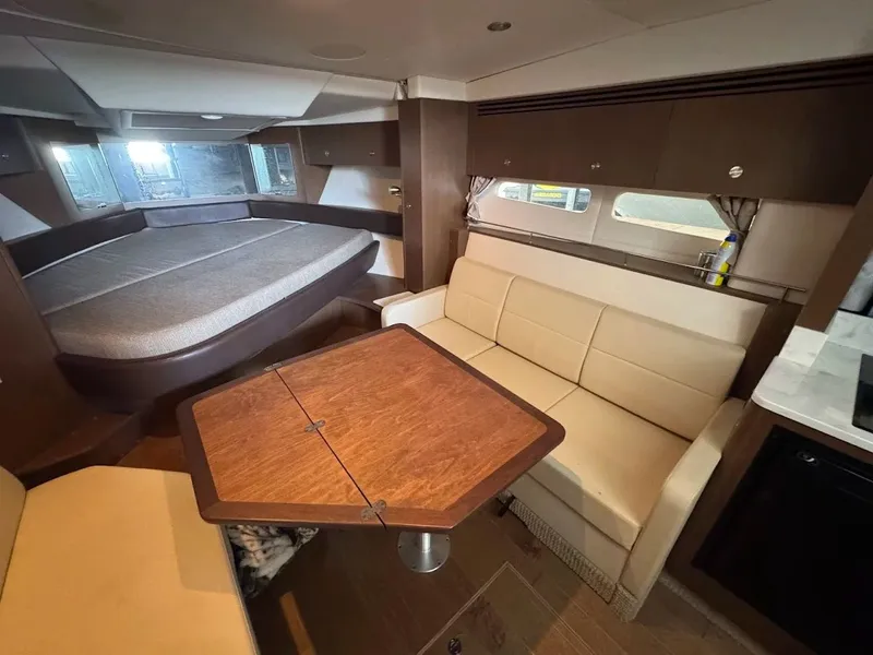 Slide: The Image of Sea Ray Sundancer 350 Coupe 2017 - 36