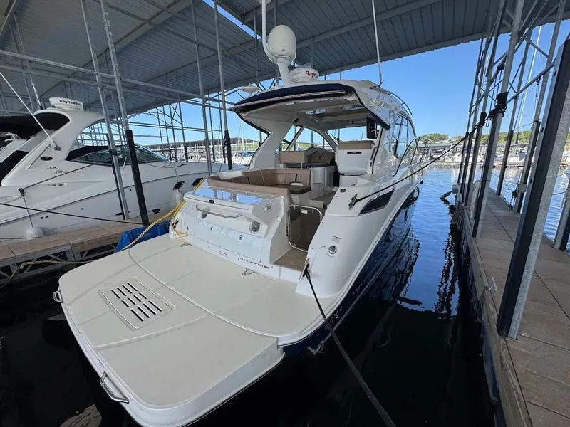 Slide: The Image of Sea Ray Sundancer 350 Coupe 2017 - 4