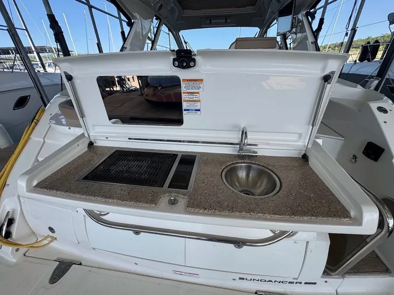 Slide: The Image of Sea Ray Sundancer 350 Coupe 2017 - 42