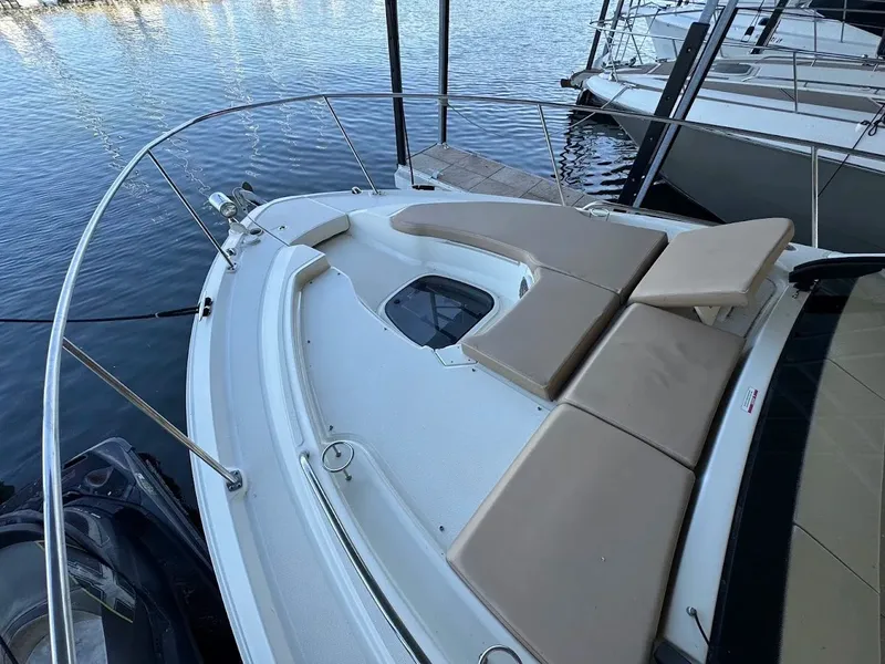 Slide: The Image of Sea Ray Sundancer 350 Coupe 2017 - 9