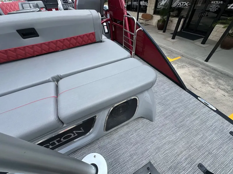 Slide: The Image of Bennington R23 2023 - 16