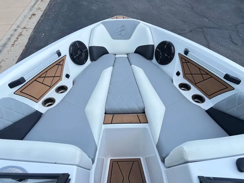 Slide: The Image of Tigé Z3 2022 - 12