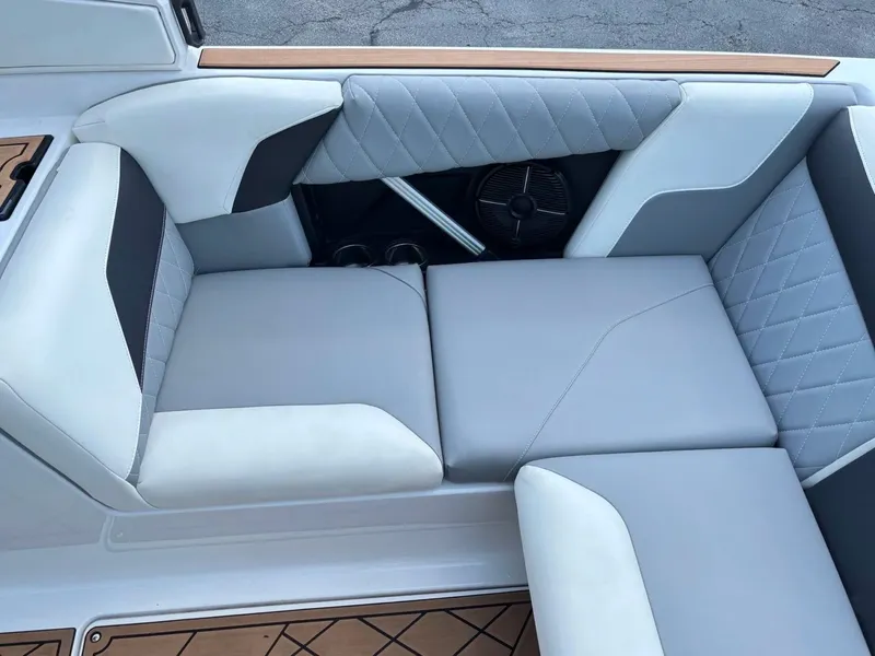 Slide: The Image of Tigé Z3 2022 - 16