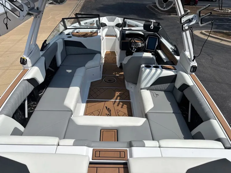 Slide: The Image of Tigé Z3 2022 - 22