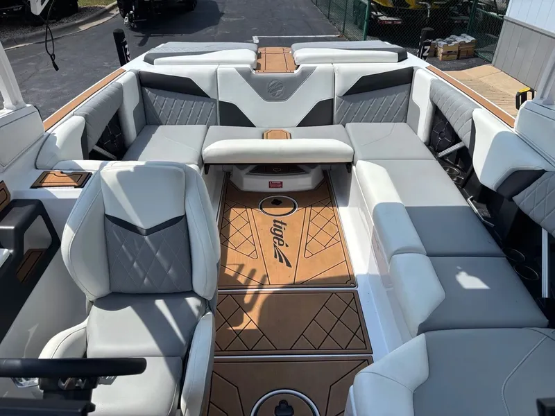 Slide: The Image of Tigé Z3 2022 - 25