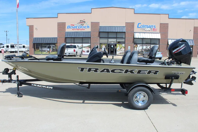 The Image of 2026 Tracker Pro Team 175 boat on trailer outside dealership. - 0