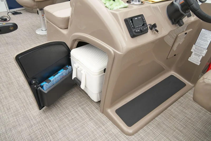 Slide: The Image of Ranger Boats Reata 200F 2024 - 25