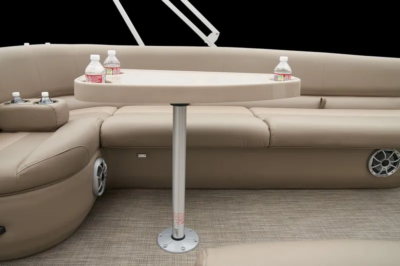 Slide: The Image of Ranger Boats Reata 200F 2024 - 37