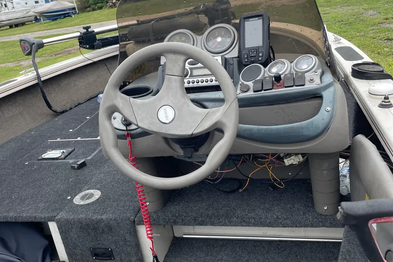 Slide: The Image of 2007 Crestliner Fish Hawk 1750 SC boat dashboard with steering wheel and gauges. - 11