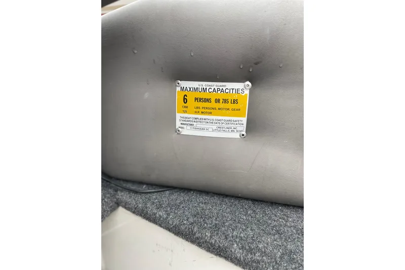 Slide: The Image of 2007 Crestliner Fish Hawk 1750 SC capacity label, maximum 6 persons or 785 lbs. - 12