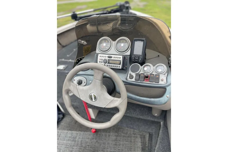 Slide: The Image of 2007 Crestliner Fish Hawk 1750 SC dashboard with steering wheel and control panel. - 14