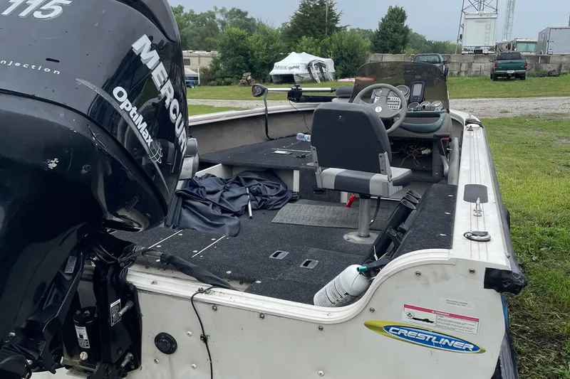 Slide: The Image of 2007 Crestliner Fish Hawk 1750 SC boat with Mercury OptiMax engine, parked outdoors. - 5