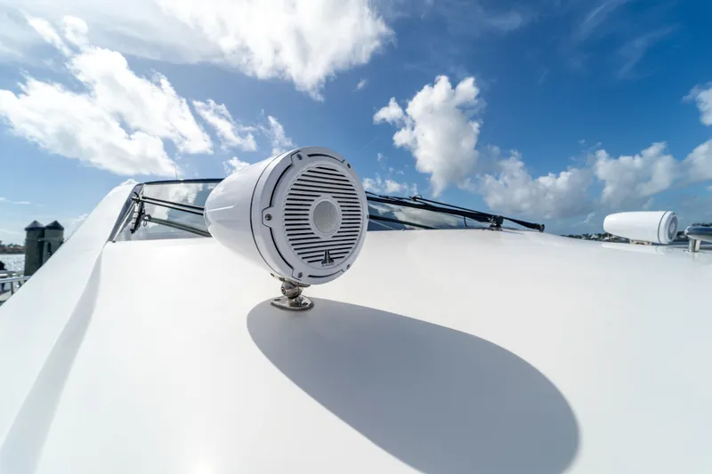 Slide: The Image of 2009 Lazzara LSX 75 yacht deck with speaker under blue sky. - 18