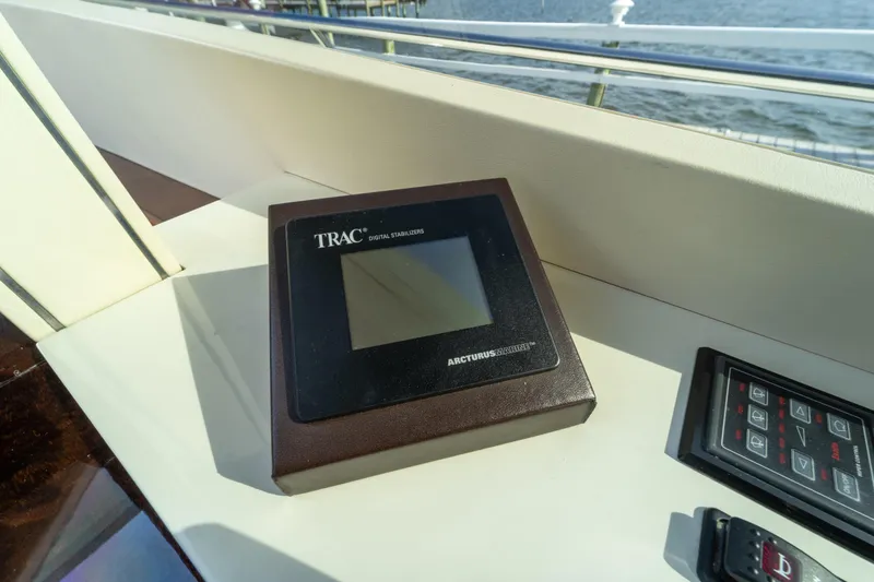 Slide: The Image of TRAC digital stabilizers on 2009 Lazzara LSX 75 yacht control panel. - 31