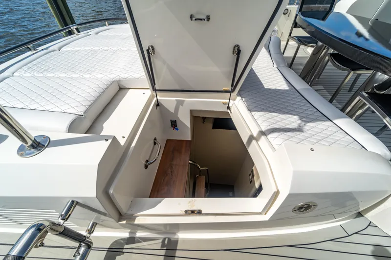 Slide: The Image of 2009 Lazzara LSX 75 yacht with open hatch and luxurious seating area. - 65