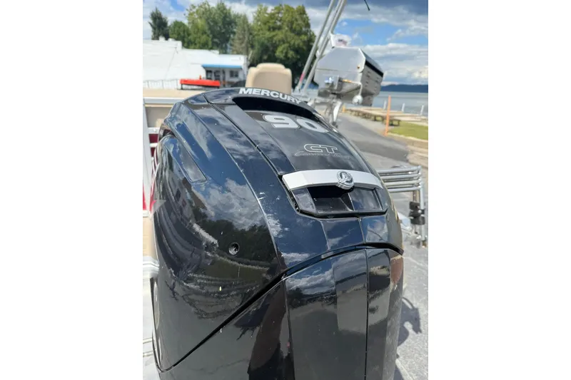 Slide: The Image of Mercury 90 CT outboard motor on 2023 Sun Tracker Party Barge 20 DLX. - 4