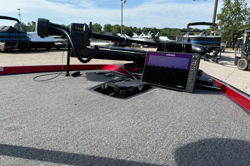 Slide: The Image of 2023 Ranger Z520R boat deck with Lowrance fishfinder and trolling motor. - 12