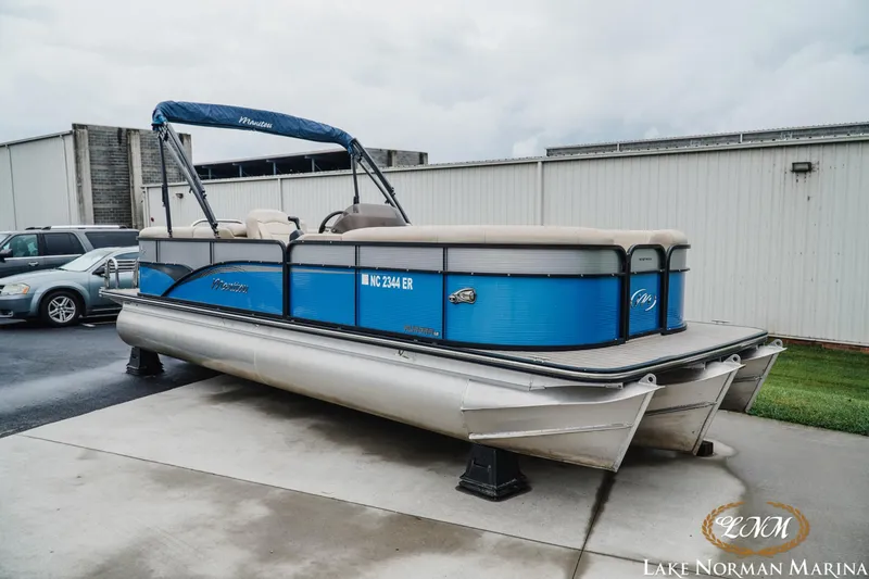 Slide: The Image of Manitou 23 Aurora 2020 - 3