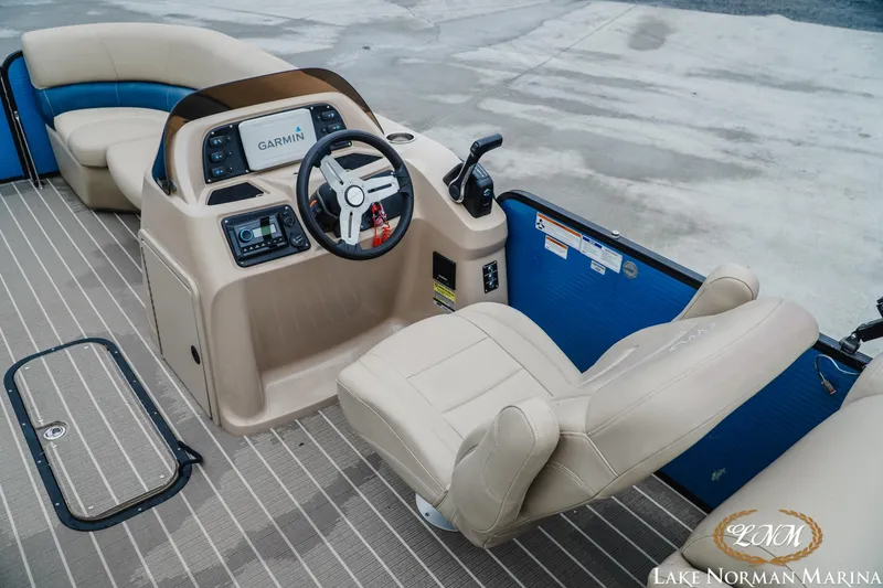 Slide: The Image of Manitou 23 Aurora 2020 - 7