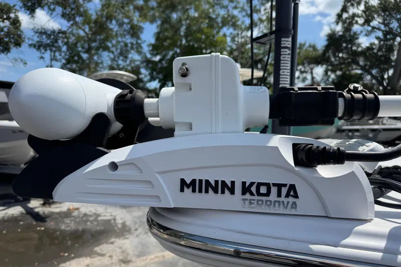 Slide: The Image of Minn Kota Terrova motor on 2023 Sportsman Tournament 214 SBX Bay Boat. - 19